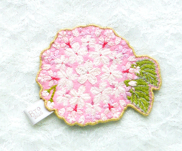 手刺繍・洗えるフェルトのコースター「桜」 1枚目の画像