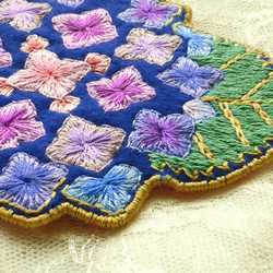 手刺繍・洗えるフェルトのコースター「紫陽花」３ 3枚目の画像