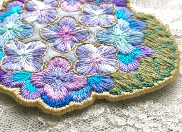 手刺繍・洗えるフェルトのコースター「紫陽花」４ 3枚目の画像