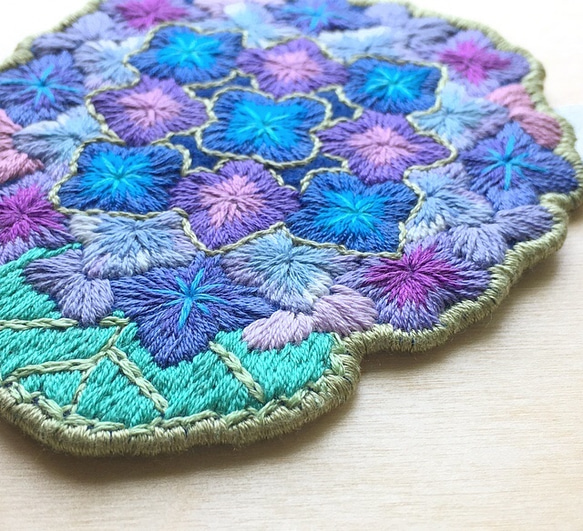 手刺繍・フェルトのコースター「紫陽花」６ 3枚目の画像