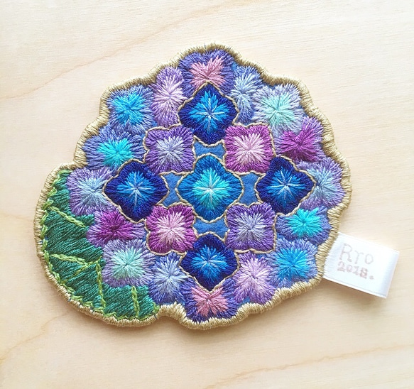 手刺繍・洗えるフェルトのコースター「紫陽花」７ 1枚目の画像