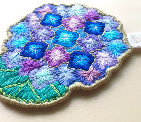 手刺繍・洗えるフェルトのコースター「紫陽花」７ 3枚目の画像