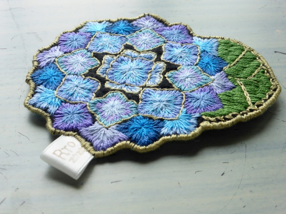 手刺繍・洗えるフェルトのコースター「紫陽花」９ 3枚目の画像