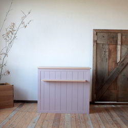 ピンク色のオーダーキッチンカウンター　カフェ風や美容室、ネイルサロン等のレジ台にも　天板ビーチ材無垢サイズ変更 1枚目の画像
