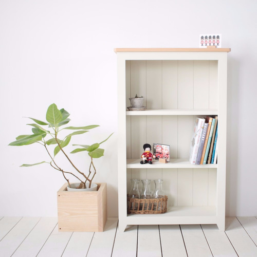 №38 A4サイズの本が三段置ける白い本棚・ディスプレイラックにも