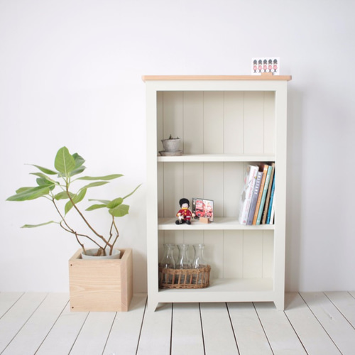 №38 A4サイズの本が三段置ける白い本棚・ディスプレイラックにも