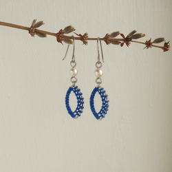 優雅馬眼鏤空雕花蕾絲耳環 寶藍 macrame 花式編結 繩編 耳夾 第1張的照片