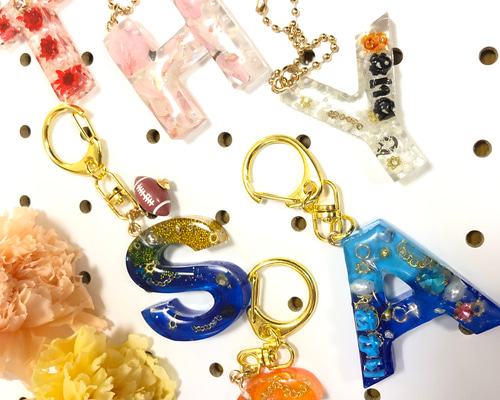 大人気定番商品 イニシャルキーホルダー 卒業、卒部記念に。 チャーム YUSHUSE チャーム