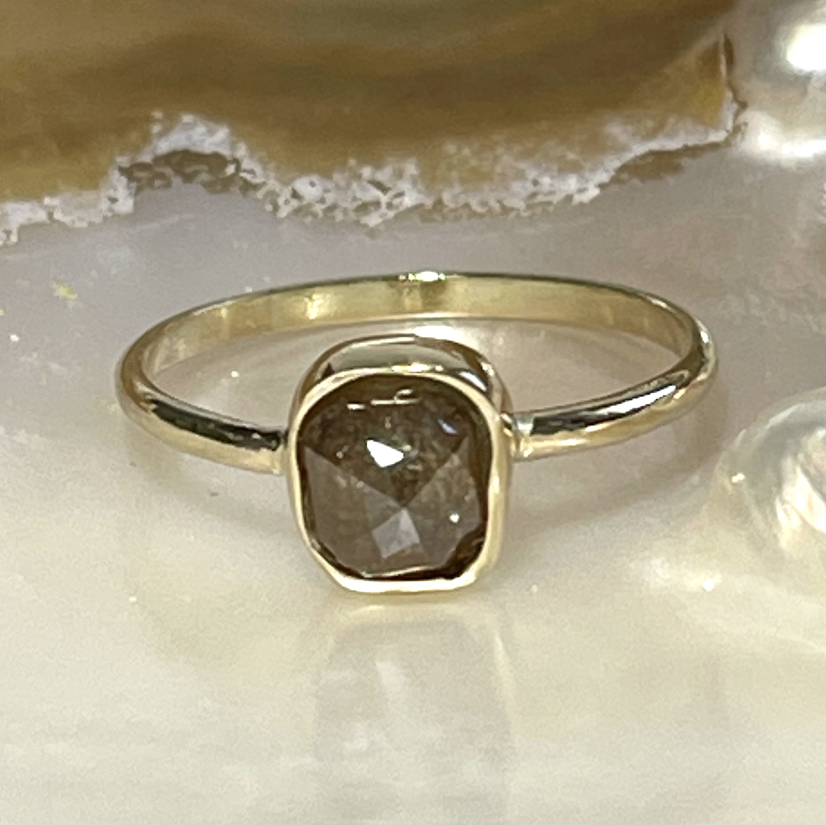 モカ　シャンパンカラー　ナチュラルダイアモンド　リング　レクタングルシェイプ