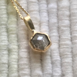 ヘキサゴンソルトアンドペッパーダイアモンド、ネックレス 1枚目の画像