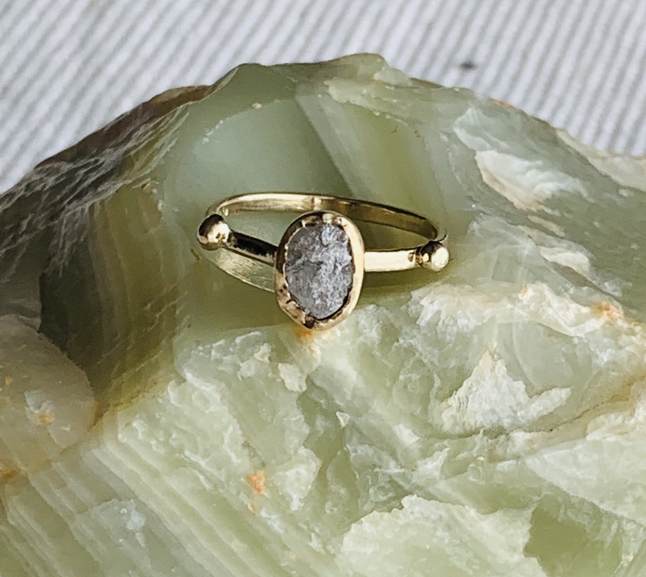 グレーホワイトラフダイヤモンドリング