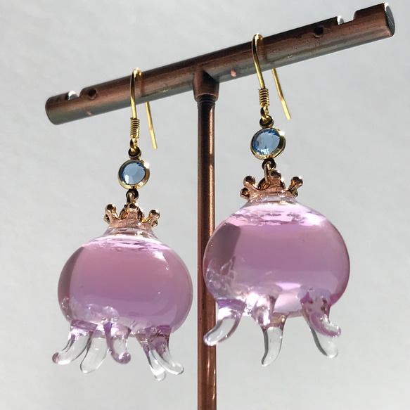 クラゲのガラスドームピアス　ピンク/パープル 3枚目の画像