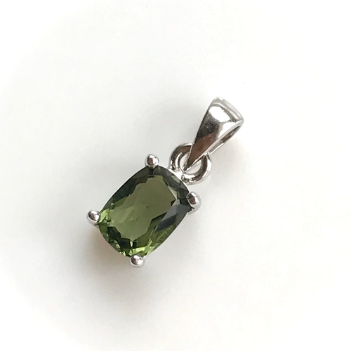 隕石由来のパワーストーン モルダバイトのペンダントトップ（silver925