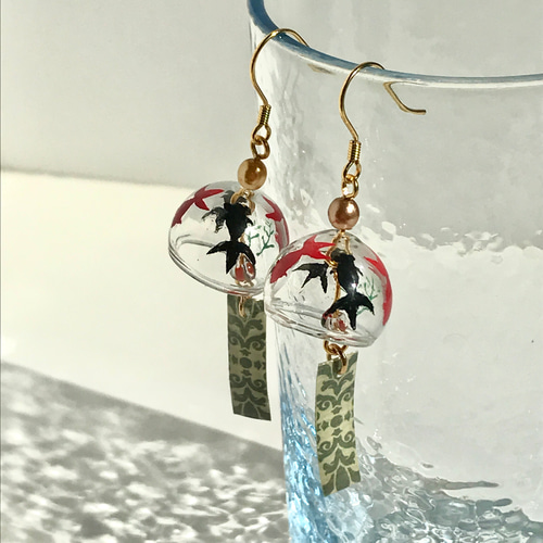 金魚柄　風鈴ピアス 金魚の風鈴ピアス／イヤリング ピアス（フック・チェーン