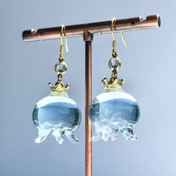 クラゲのガラスドームピアス　ライトブルー 5枚目の画像