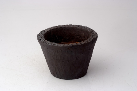 陶器製（２号ポット相当）　多肉植物の欲しがる植木鉢　 AASc-4192ブラック 1枚目の画像