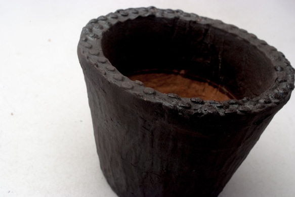陶器製（２号ポット相当）　多肉植物の欲しがる植木鉢　 AASc-4192ブラック 2枚目の画像