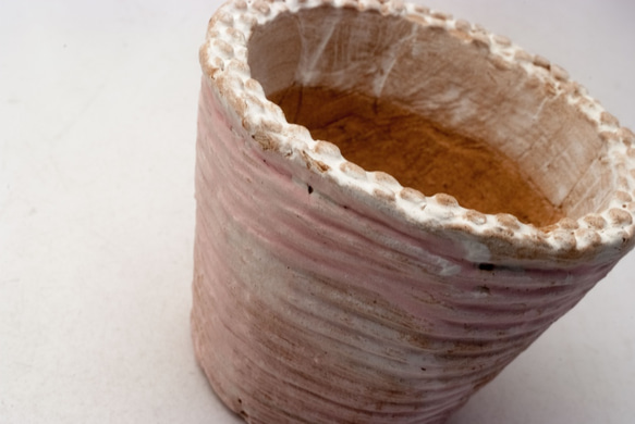 陶器製（２号ポット相当）　多肉植物の欲しがる植木鉢 AASc-4269ピンク 2枚目の画像