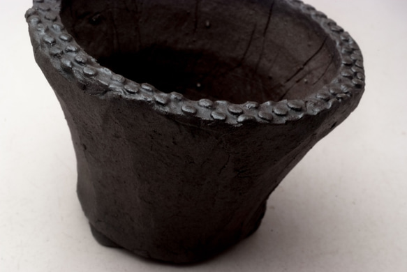 陶器製（２.5号ポット相当）　植木鉢　黒砂岩　 IBMc-4417ブラック 2枚目の画像