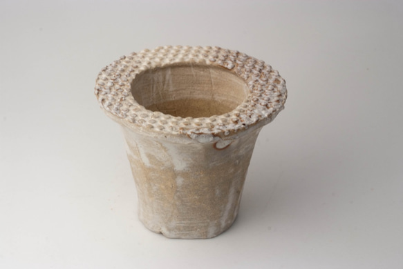 陶器製（２号ポット相当）多肉植物の欲しがる植木鉢 AAMd -8109 1枚目の画像