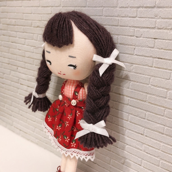 手のひらサイズの布人形『くりみのちゃん』花柄三つ編みヘア 3枚目の画像