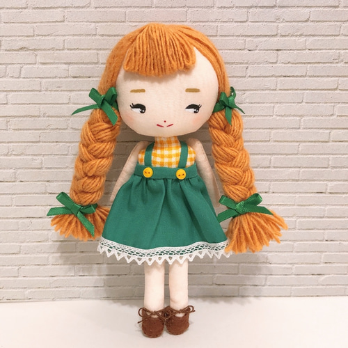 手のひらサイズの布人形『くりみのちゃん』オレンジ三つ編みヘア  