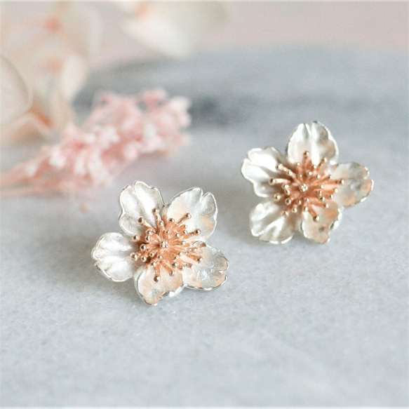 待焦れ桜のピアス【受注生産】 ピアス（スタッド・一粒） オトギノウタ