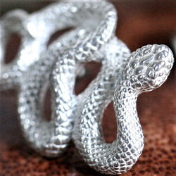 蛇(スネーク)のピンバッジ『銀製』 【受注生産】 2枚目の画像