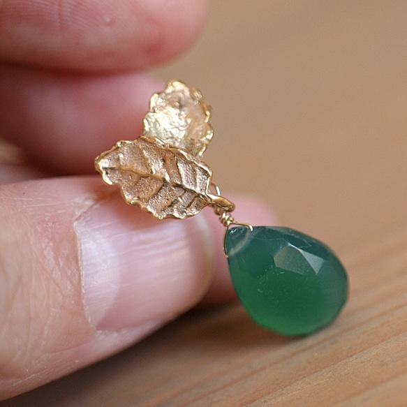 天然石綠瑪瑙雙葉耳環 第7張的照片