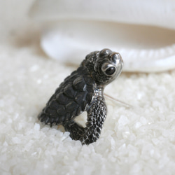 BabyHonu（Baby sea turtle）單耳耳環“Baby” 第1張的照片