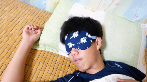 藏青藍小浣熊 可調式睡眠眼罩附束口收納袋 sleep mask 第5張的照片