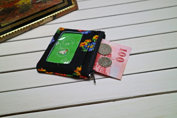 黑底花悠遊卡證件零錢包 /證件套零錢套/小錢包/拉鍊硬幣袋/名片夾/悠遊卡/識別證 第2張的照片