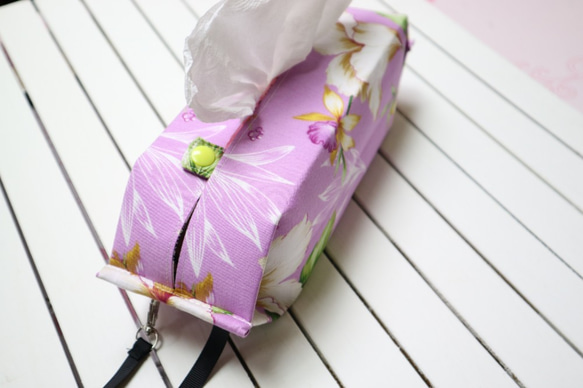活動式掛鉤 可掛式 收納包 衛生紙盒 面紙盒 露營 車用~~淺紫花卉 第1張的照片