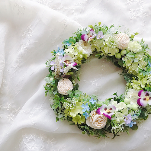 ガーベラ、ハイドレンジア、ビオラのグリーンのミニリース ガーベラ、ハイドレンジア、ビオラのグリーンのミニリース ガーベラ