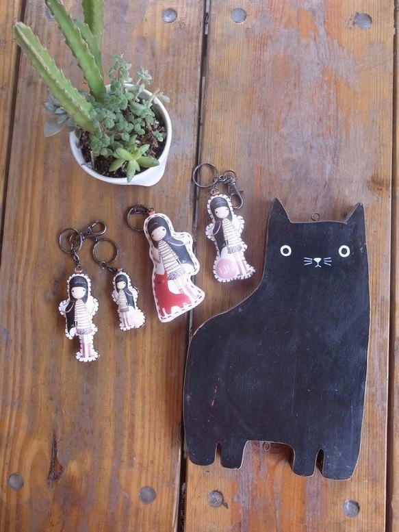 小魔女縫布包鑰匙圈~(小)-BOBO(黑紅貓) 第2張的照片