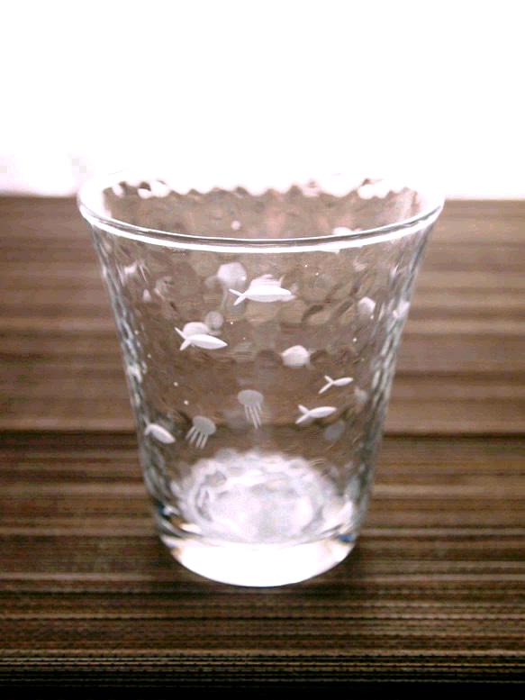 切子ガラス　　タンブラー　「さかなくらげ」 1枚目の画像