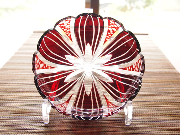 切子ガラス　　丸皿　「開花」 1枚目の画像