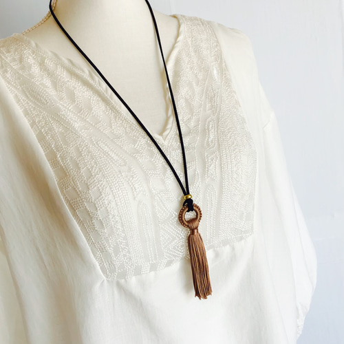 大ぶりタッセルの革紐ロングネックレス〜ブラウン〜 ネックレス