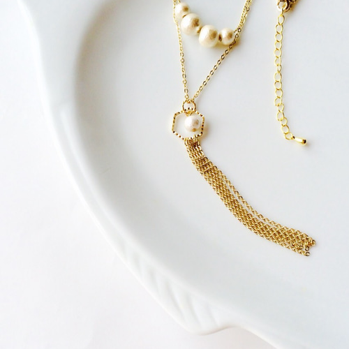 六角形ゴールドタッセルとパールの2連ロングネックレス ネックレス  