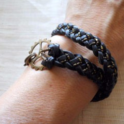 鋲ブレス ブラック 革 牛革 本革 スパイクスタッズ パンク ロック