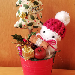 赤い缶に入った雪だるまちゃん☆クリスマスツリー 2枚目の画像