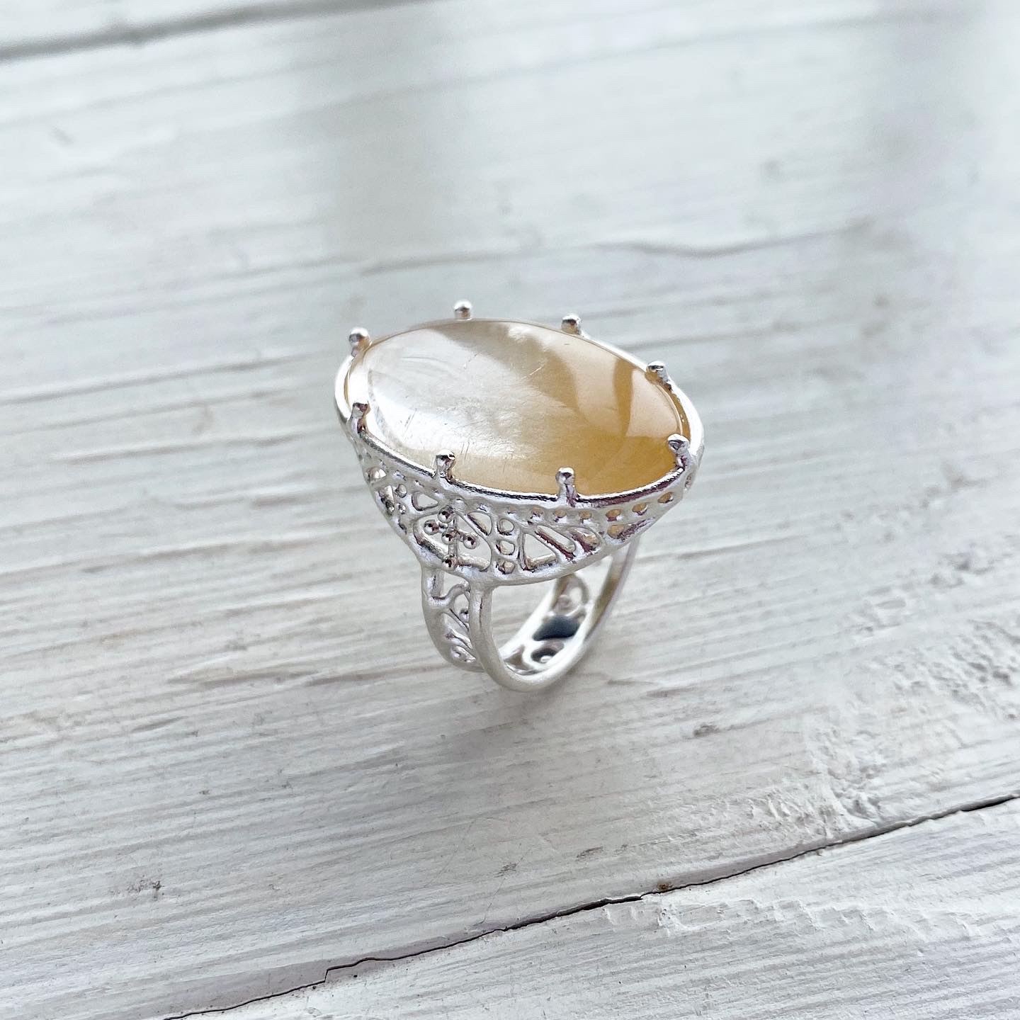 アンフィボールインクォーツの指輪