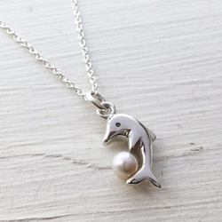 海豚珍珠項鍊 第1張的照片