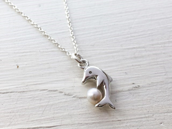 海豚珍珠項鍊 第1張的照片