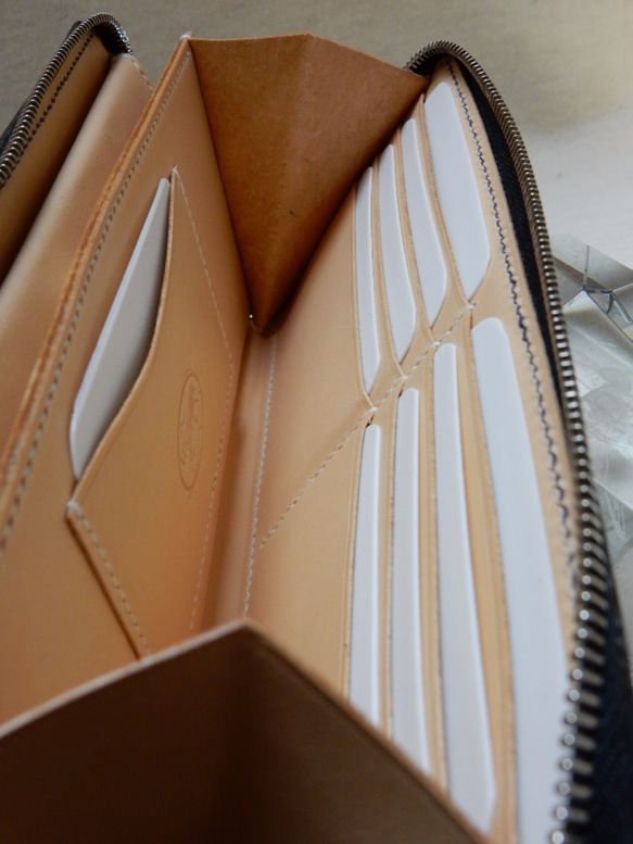 BOX型ラウンドファスナー財布　ブライドルレザー　ネイビー 7枚目の画像