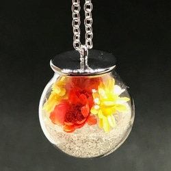 ガラスドーム　　ラメに咲く小花たち（シルバー） 1枚目の画像