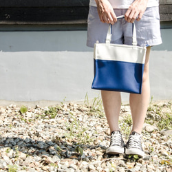 紙袋造型拼色包 手提肩背兩用 白X寶藍 第10張的照片