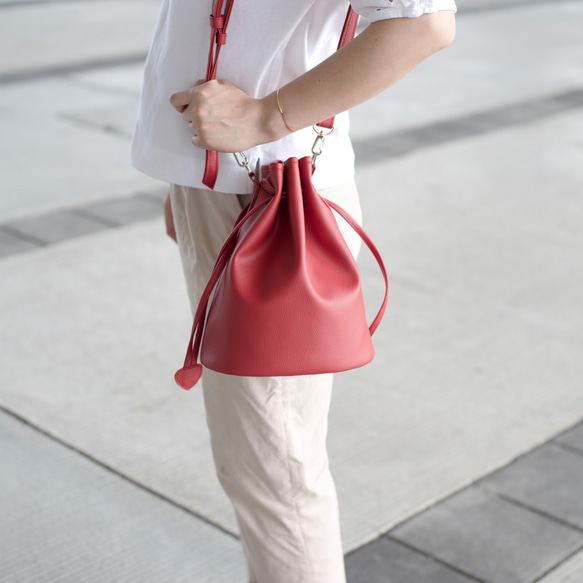 糖果系束口大水桶包 手提肩背兩用可替換 Mira Red / 美麗紅 第4張的照片