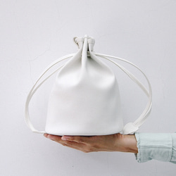 糖果系束口小水桶包 手提肩背兩用 White / 白 第2張的照片
