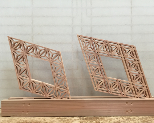 組子細工の写真立て。壁掛けにも使用可能。 フォトフレーム・写真立て